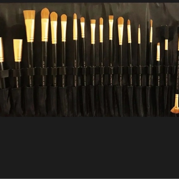 Joe Blasco 18 piece Brush Set NEW